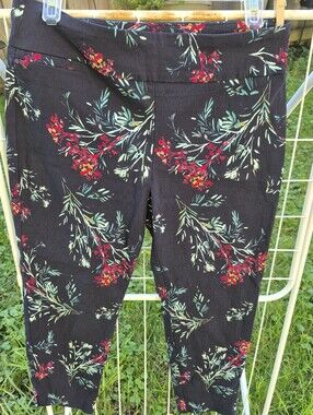 Van Heusen Black Floral Stretch Leggings with Red & Green Print